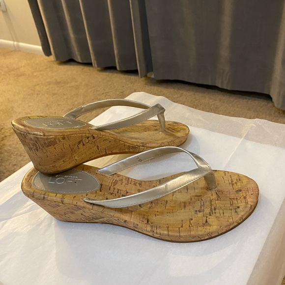 🩶Ann Taylor LOFT • sandals • 7 • GUC - Picture 2 of 4